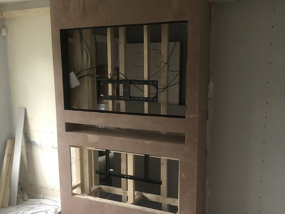 Media wall plastered with the recesses formed