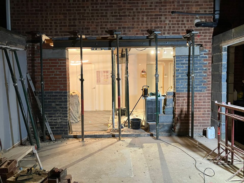 Steel props supporting a bifold opening during construction